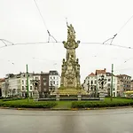 Shway Le Pierre