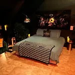 Loco Paradiso - Two Kingsize Beds, Outdoor Terrace, Dj Booth, Bar, Cinema, Bathtub, Kitchen, Airco