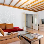 Digital Nomad Station - Bedroom With Desk Nearby Station And Parking