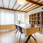 Digital Nomad Station - Bedroom With Desk Nearby Station And Parking