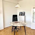 Charming Light-Filled Apartment Near Central Station