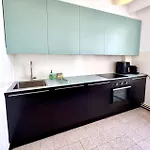 Charming Light-Filled Apartment Near Central Station