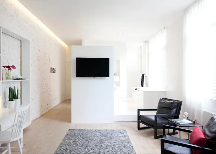 Maison Nationale City Flats & Suites