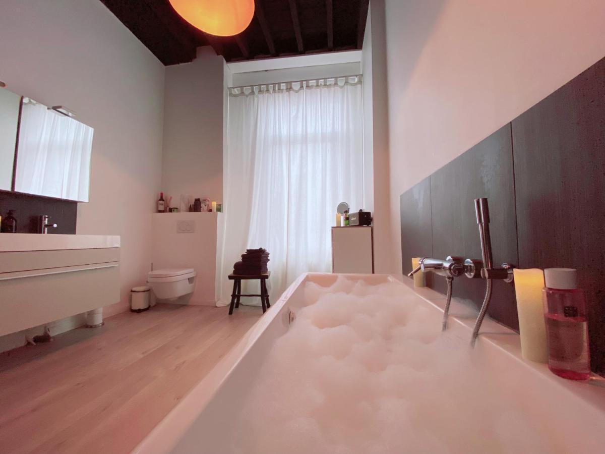 Apartment Loco Paradiso - Two Kingsize Beds, Outdoor Terrace, Dj Booth, Bar, Cinema, Bathtub, Kitchen, Airco Antwerp