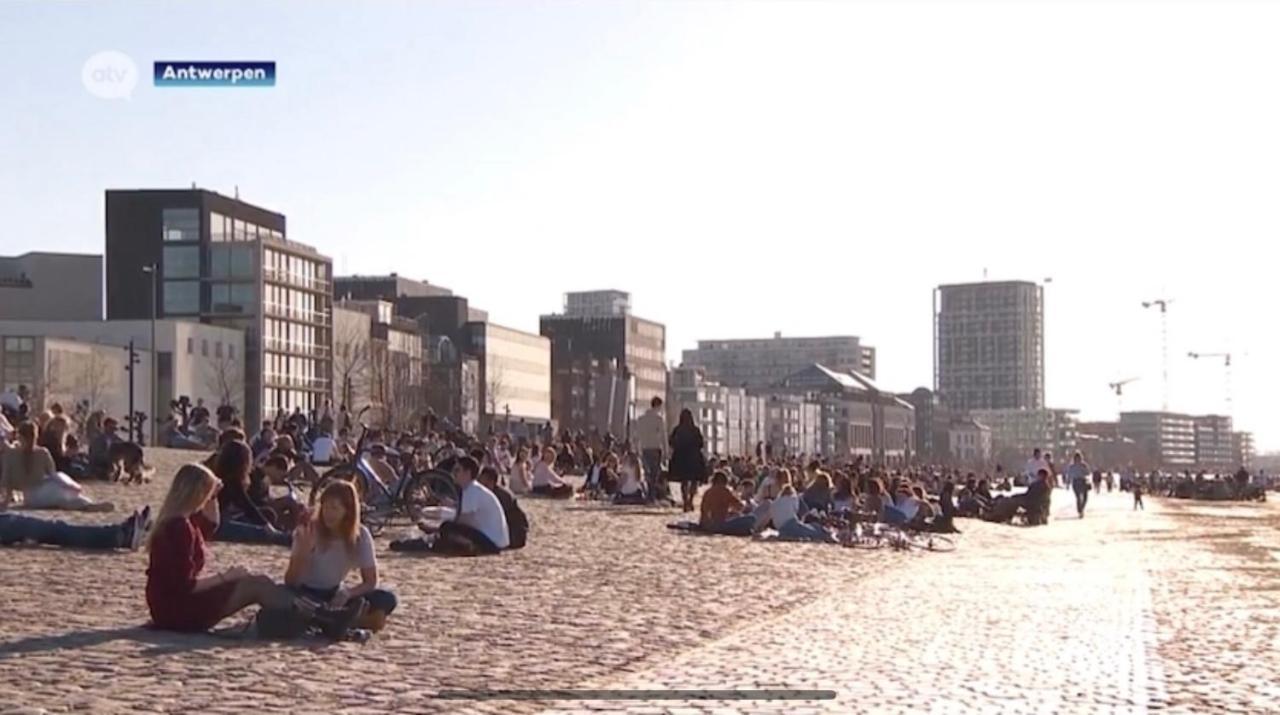 Loco Paradiso - Two Kingsize Beds, Outdoor Terrace, Dj Booth, Bar, Cinema, Bathtub, Kitchen, Airco Antwerp