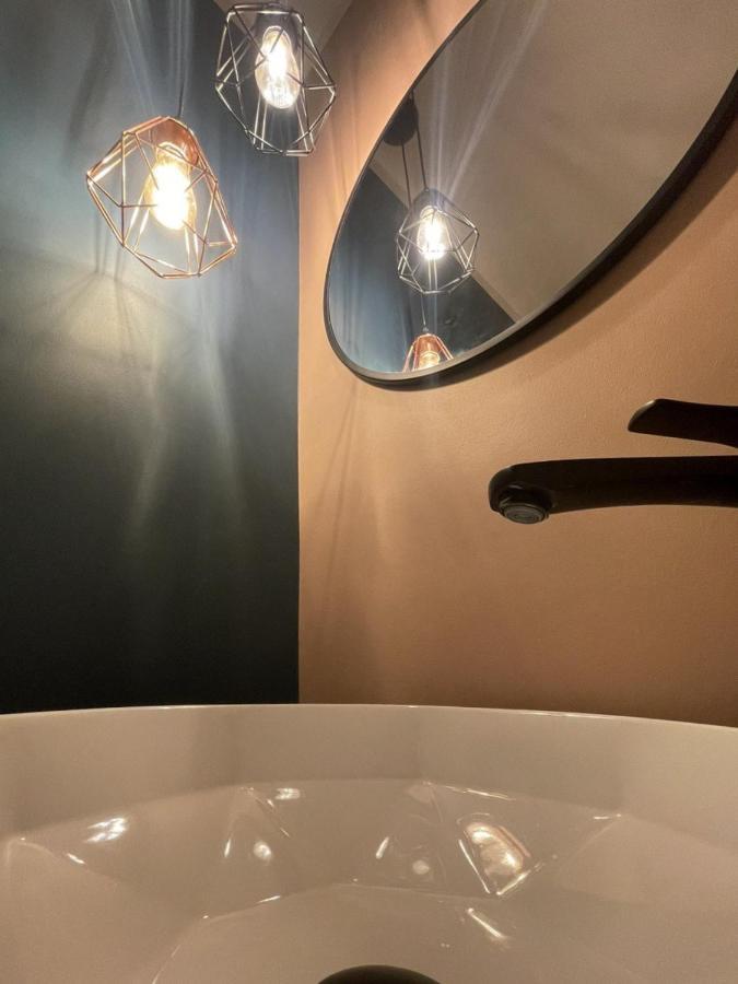 Royal Diamond @ Station Apartment