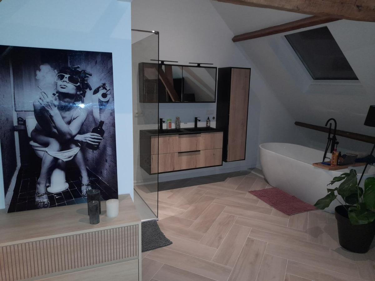 Center In Quiet Street & Airco Appartement