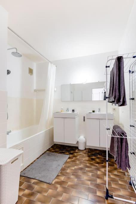 Digital Nomad Station: Work-ready Near Transit *