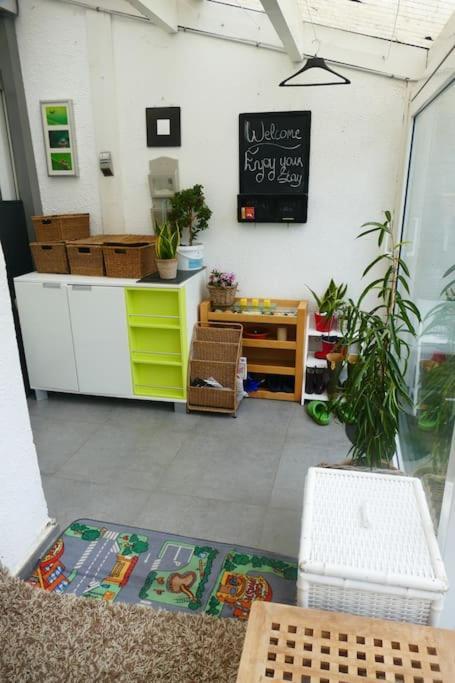 Studio With Kitchen, Shower Garden Apartment Antwerp