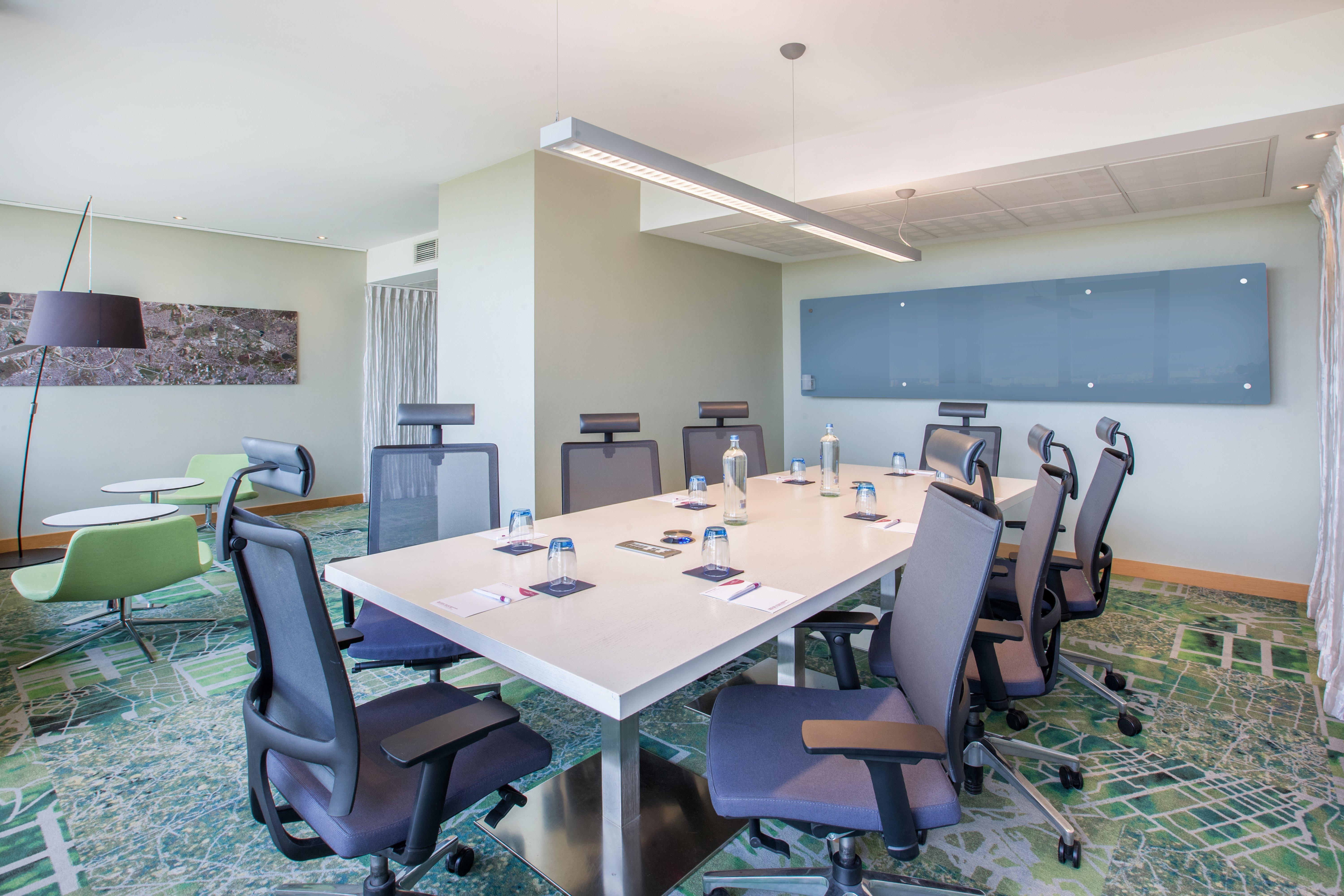 Crowne Plaza By Ihg Hotel 4*