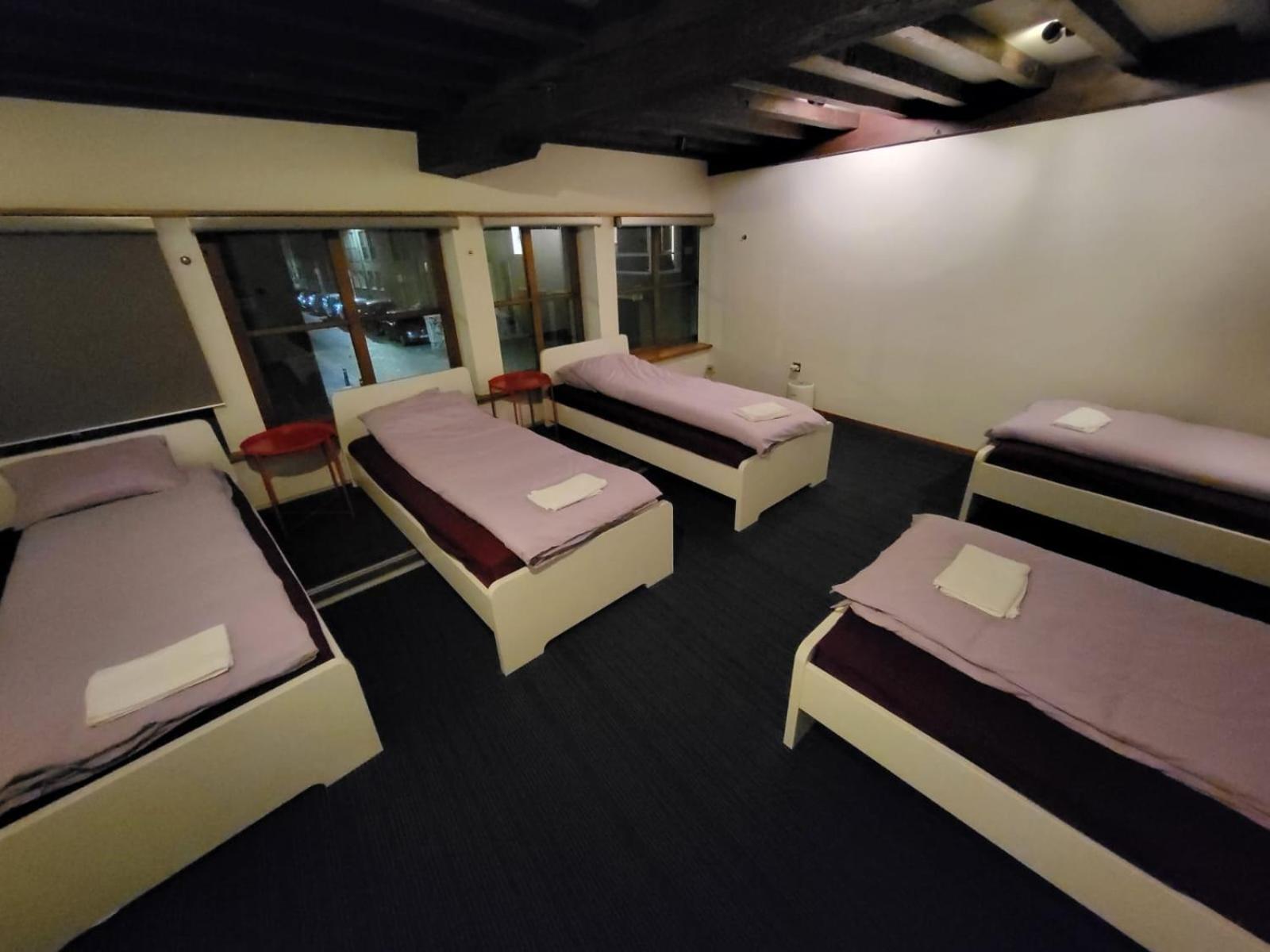 Viktoria Hostel *
