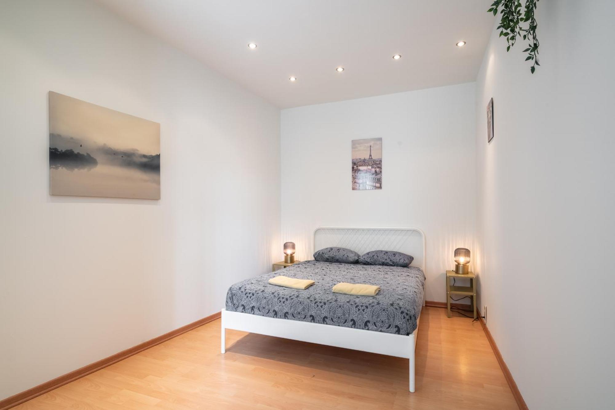Authentic In The Center Of Apartment *