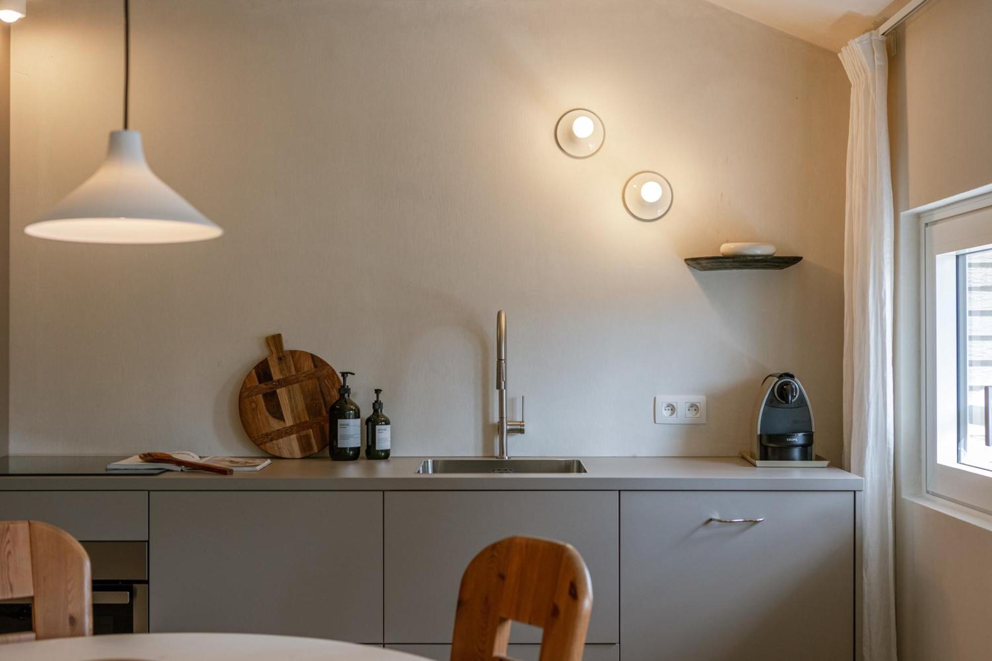 Huswell - Urban Getaway For Two In The Heart Of Apartment