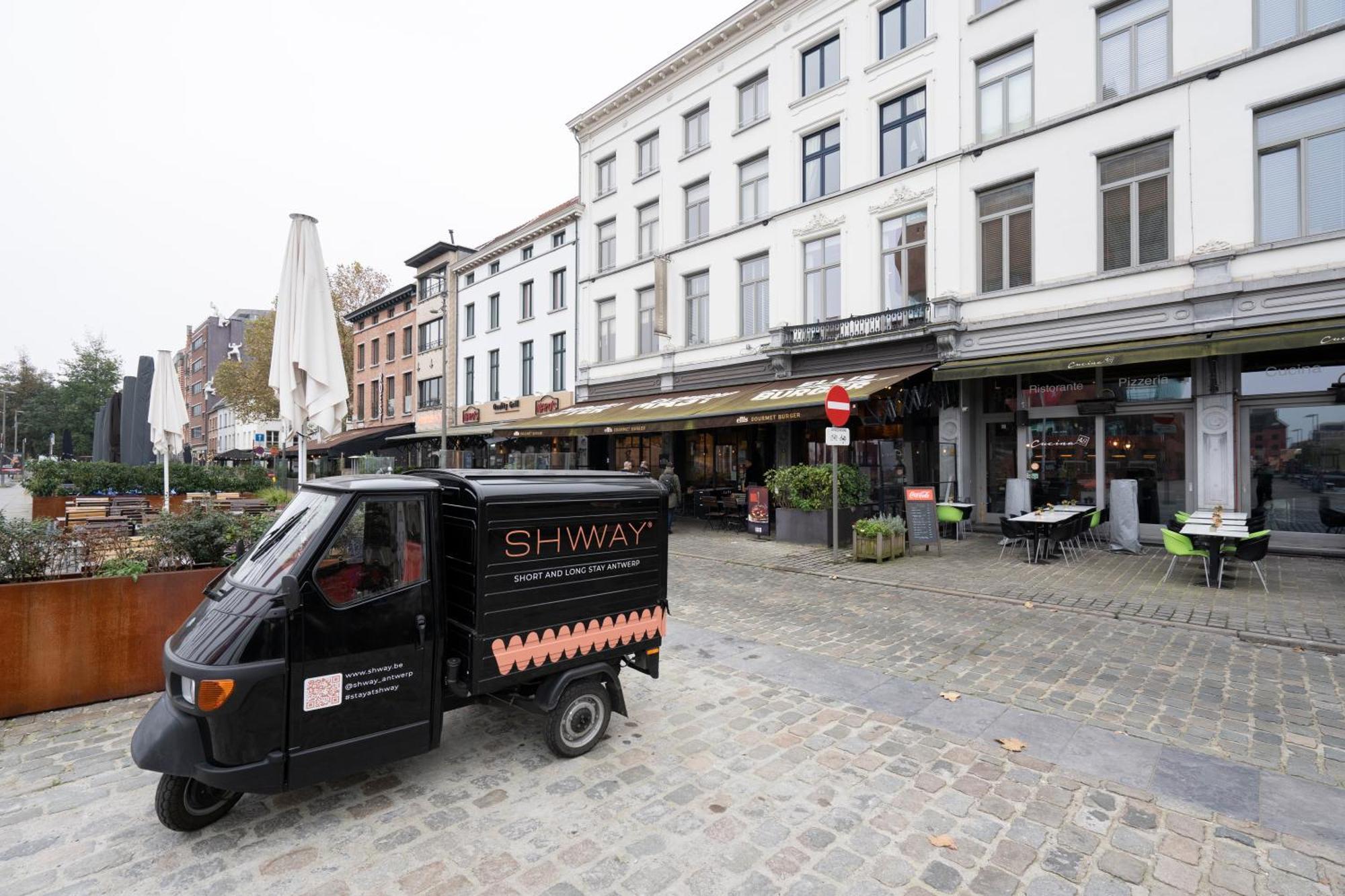 Shway - The First Mate's Watch Appartement