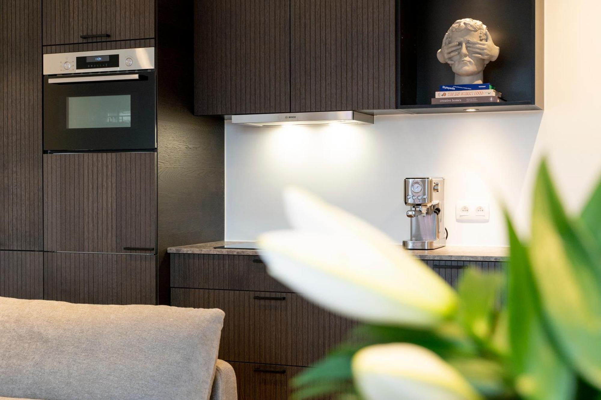 Shway - The First Mate's Watch Appartement *