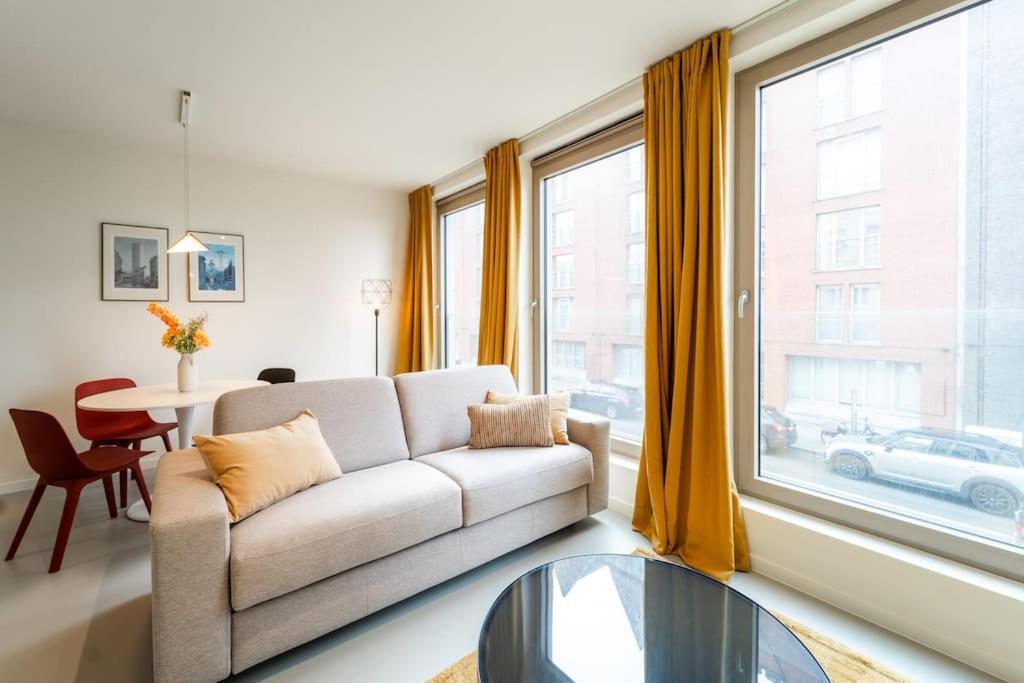 Chic 2-bedroom Haven In Apartment Antwerpen
