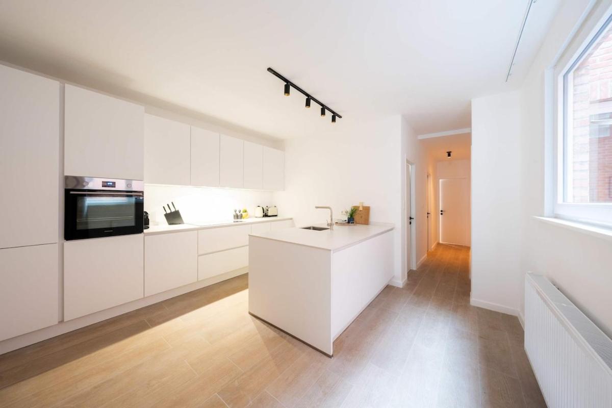 Spacious Getaway For 8 In Apartment