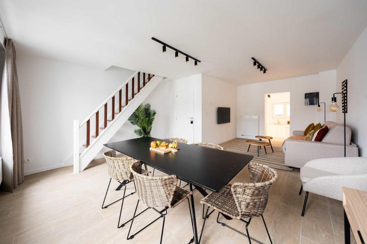Inviting 5-person Duplex In Vibrant
