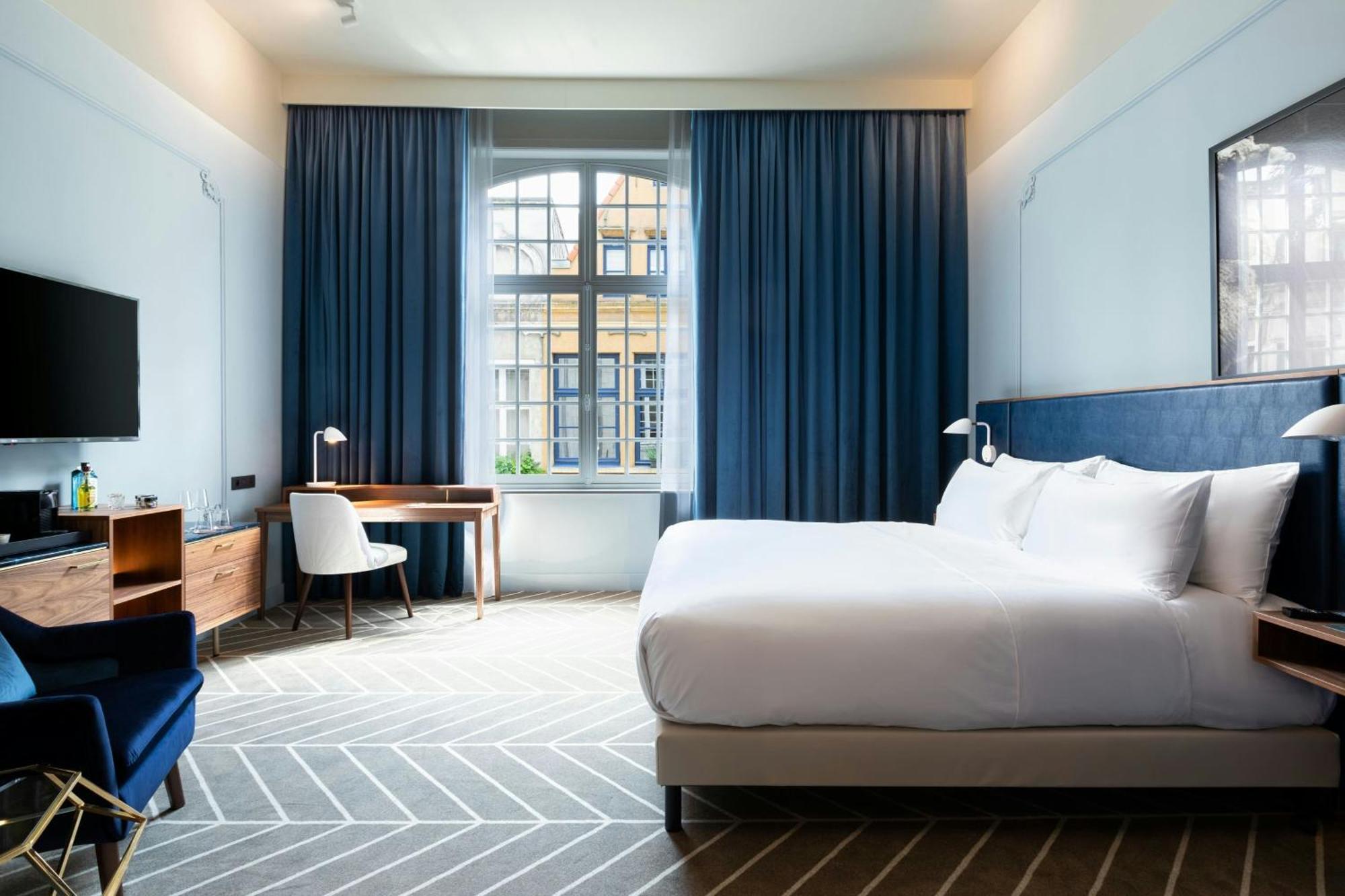 Sapphire House Antwerp, Autograph Collection