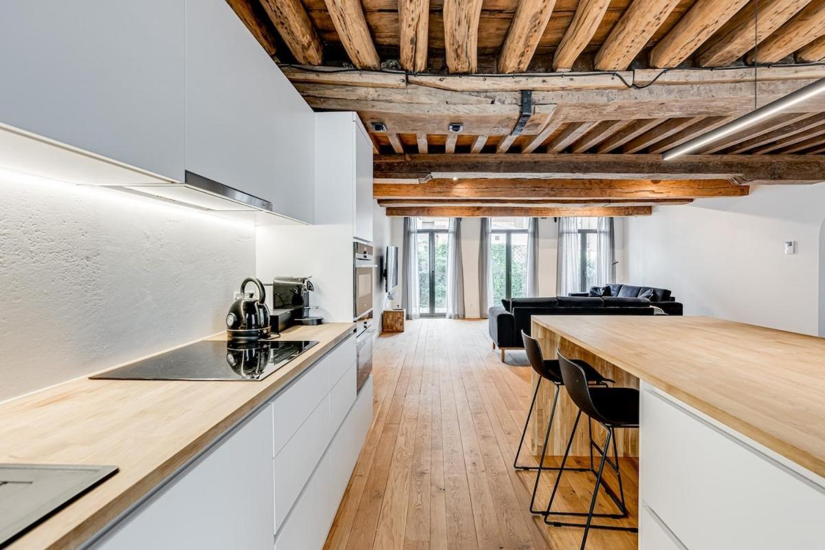 Beautiful Spacious Loft In The Heart Of *