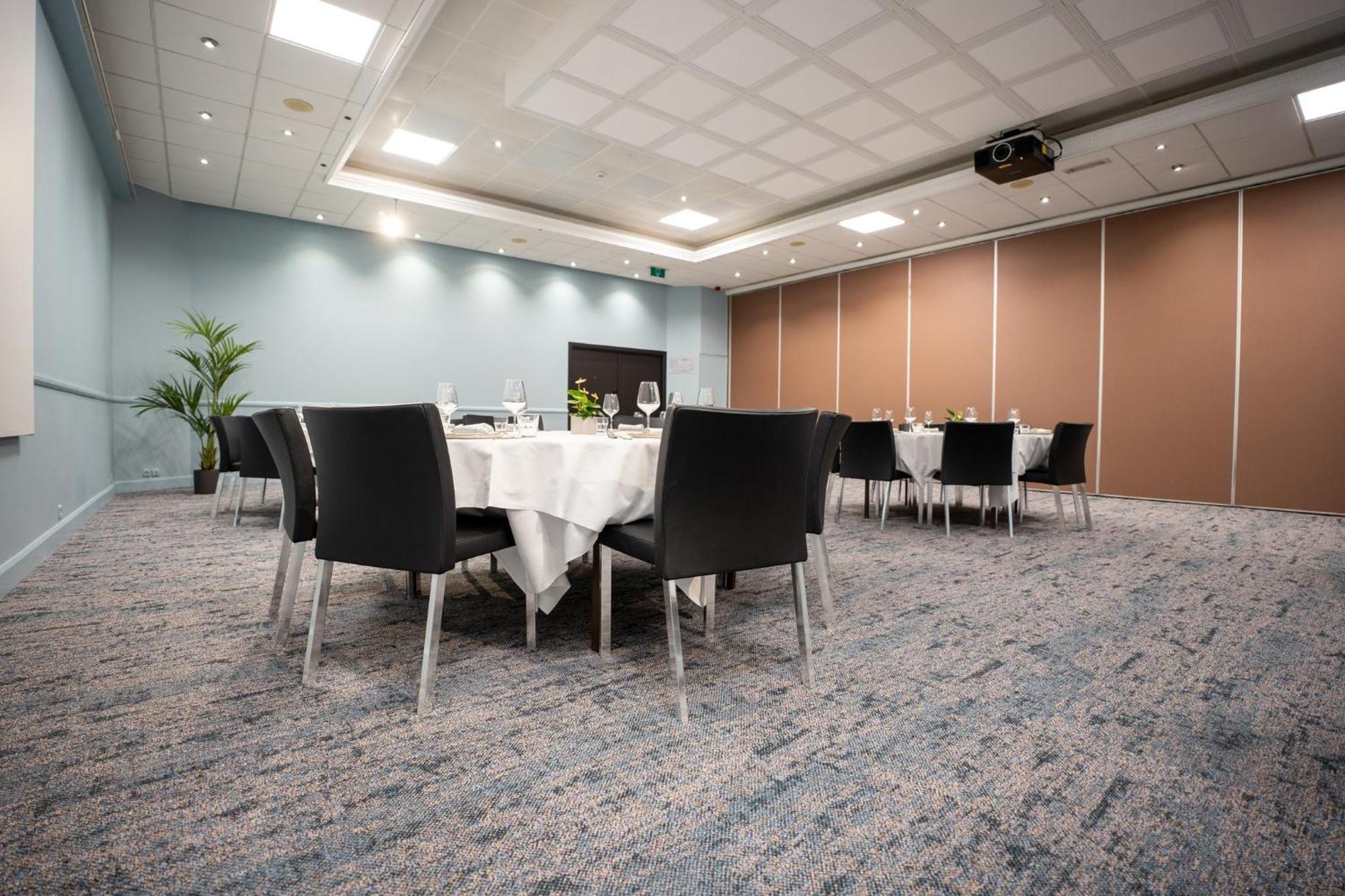 Crowne Plaza By Ihg 4*