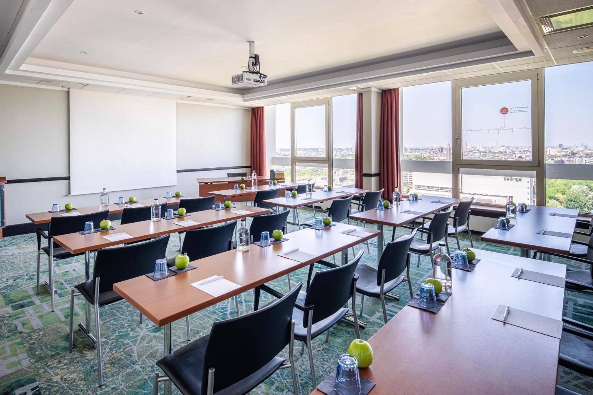 Hotel Crowne Plaza By Ihg 4*