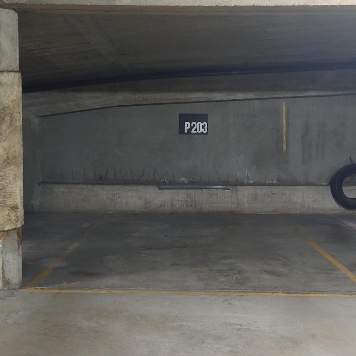 T'zuid With Underground Parking Apartment *