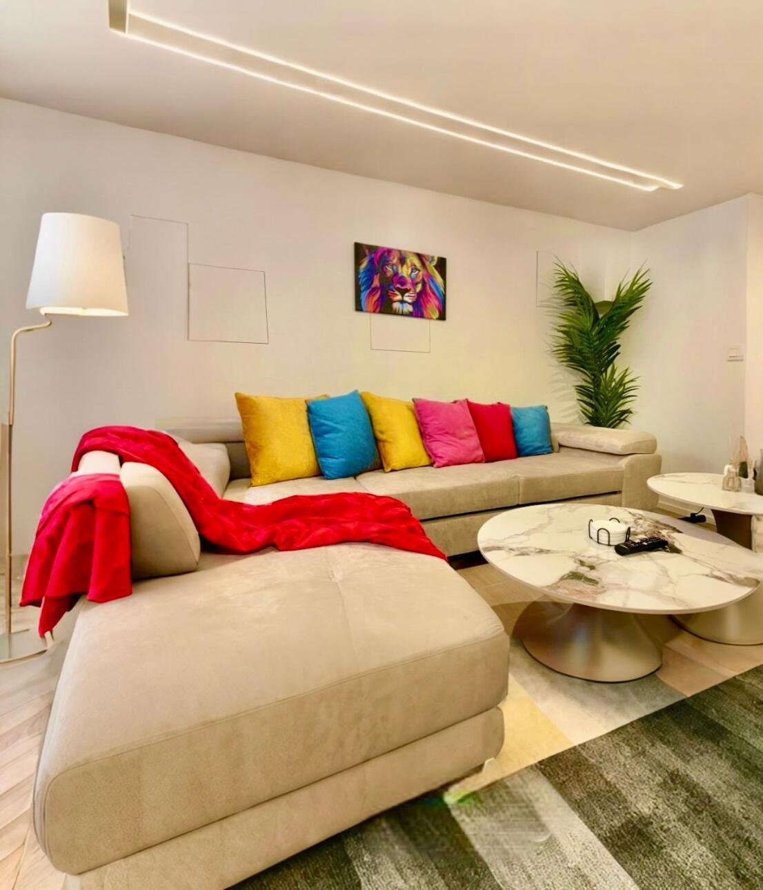 Apartment One Lux Basement Near