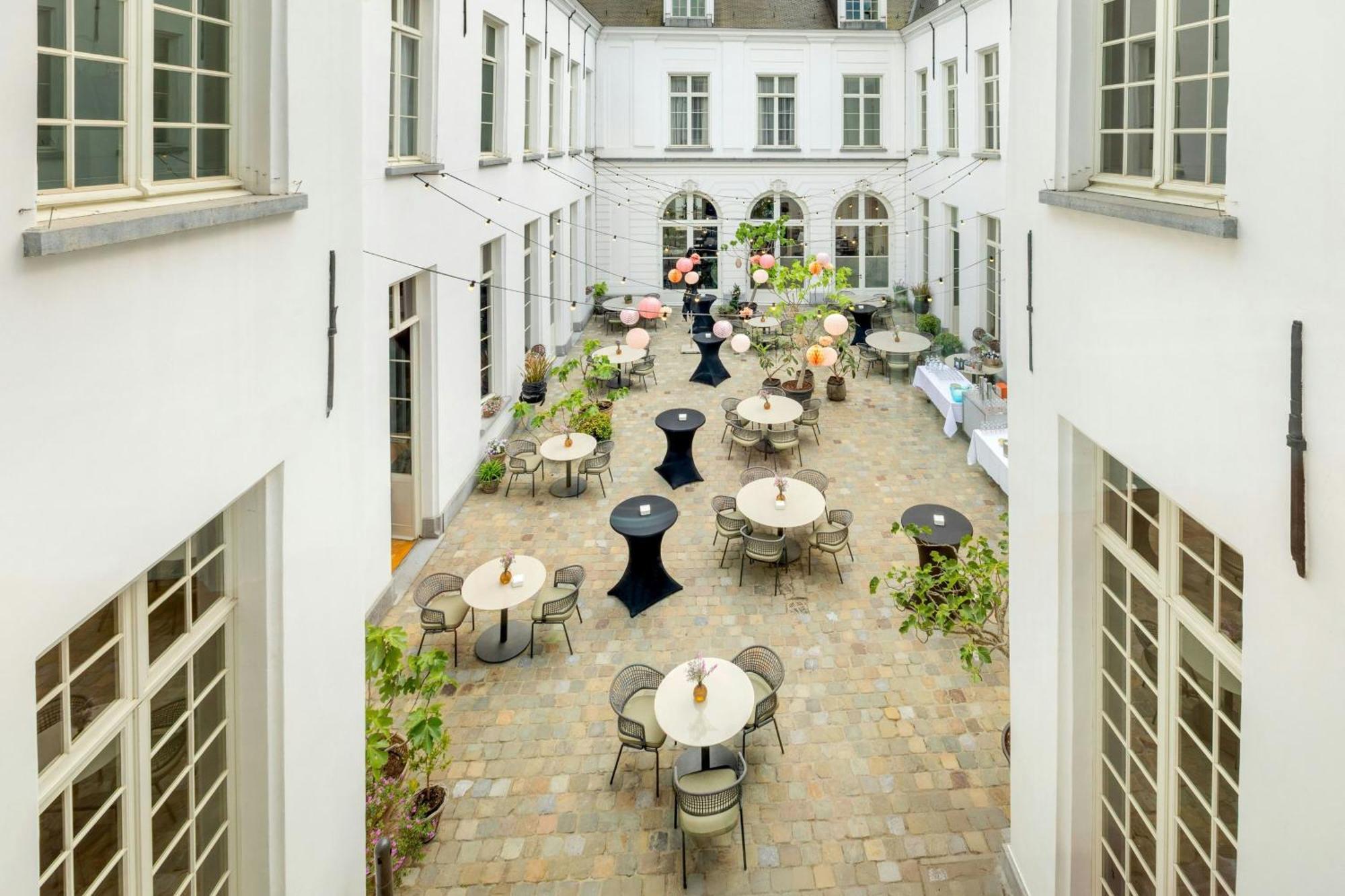 Sapphire House Antwerp, Autograph Collection