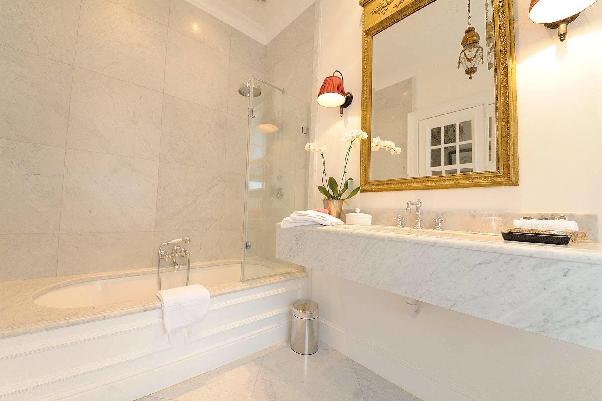 Jvr 108 Bed & Breakfast Antwerp