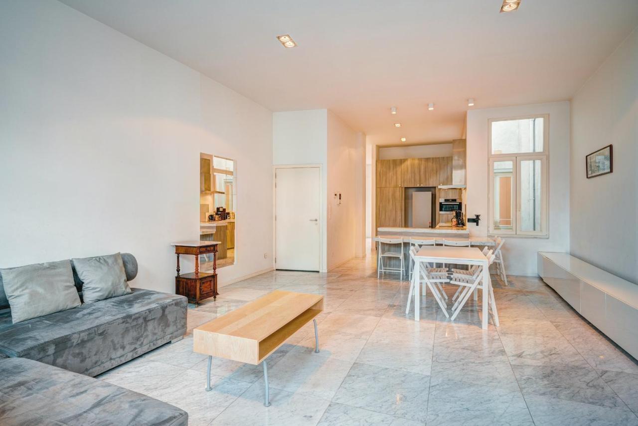 Three Bedroom Marble In The Heart Of Apartment
