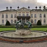 Luxurious Apartment Near Park