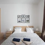 Instaworthy View 1