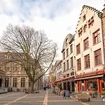 The Hendrik Square Apartments
