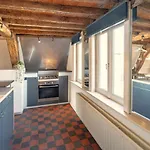 The Charming Hendrik Square Apartments