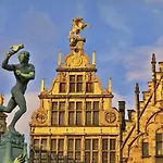 Sleep Inn - Black And Gold Loft Antwerp Cityview