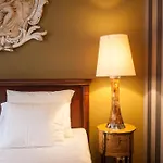 Hotel Diamonds And Pearls