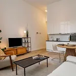 1-Br Centre Antwerp Haven With Patio