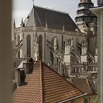 Mooi Licht Appartement In Bruisend Antwerpen!