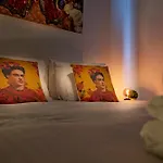 Hot Spot In Trendy Area - 2P Duplex Apartment