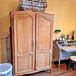 Charming 18Th Century Gem In The Heart Of Old Town