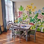 Charming 18Th Century Gem In The Heart Of Old Town