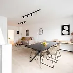 Inviting 5-Person Duplex In Vibrant Antwerp