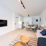 Modern 6-Guest Apartment In Central Antwerp