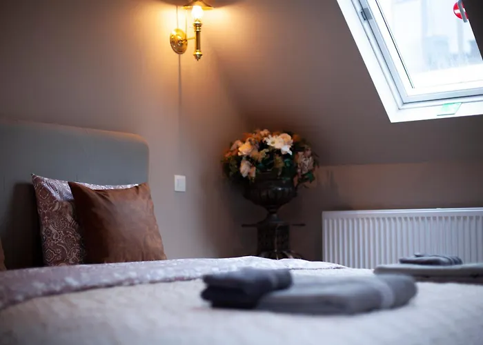 Luxury Suites Meir By Rikas Hotels