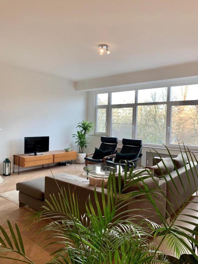 Art Deco With Park View