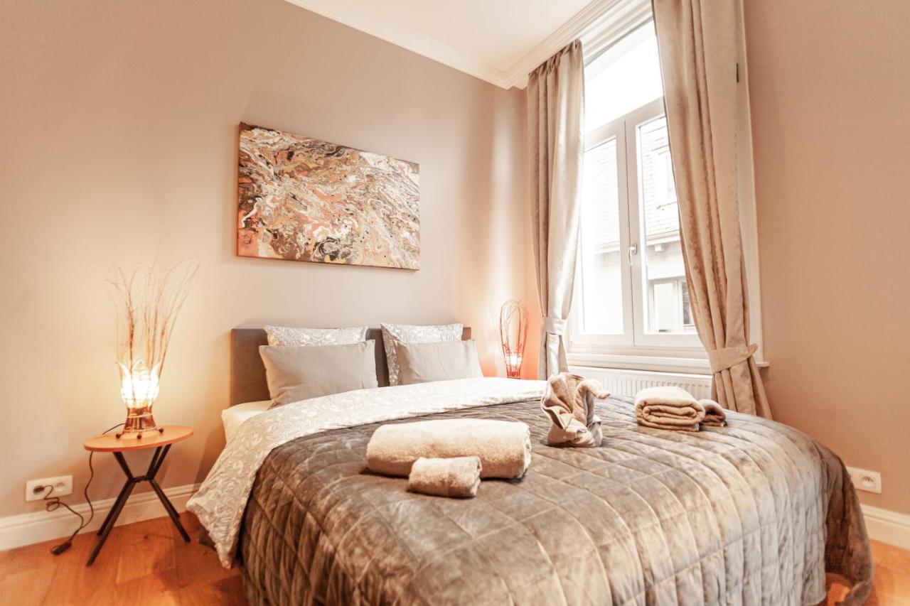 Luxury Palace By Rikas Appartement *