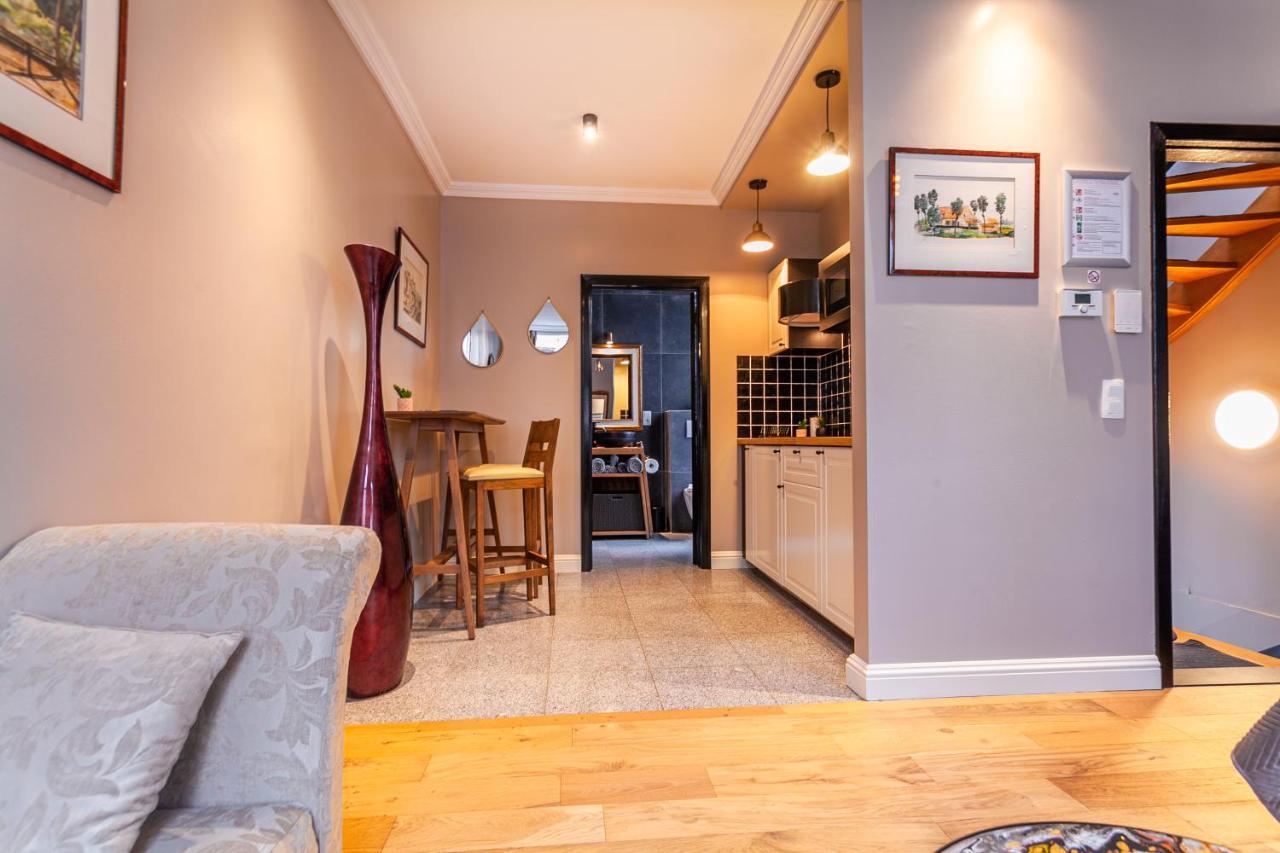Luxury Boutique By Rikas Apartment