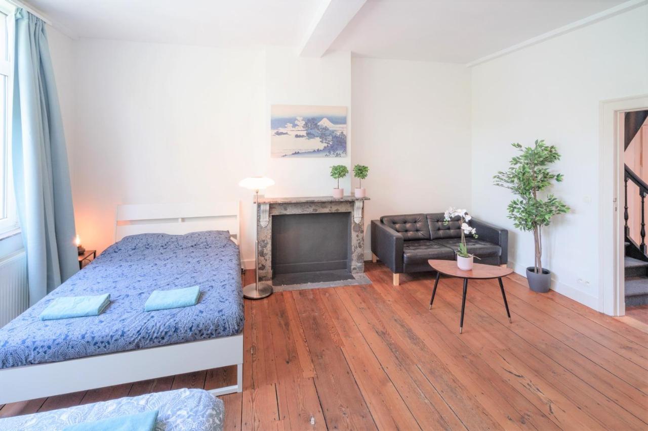 Old Town Apartment *