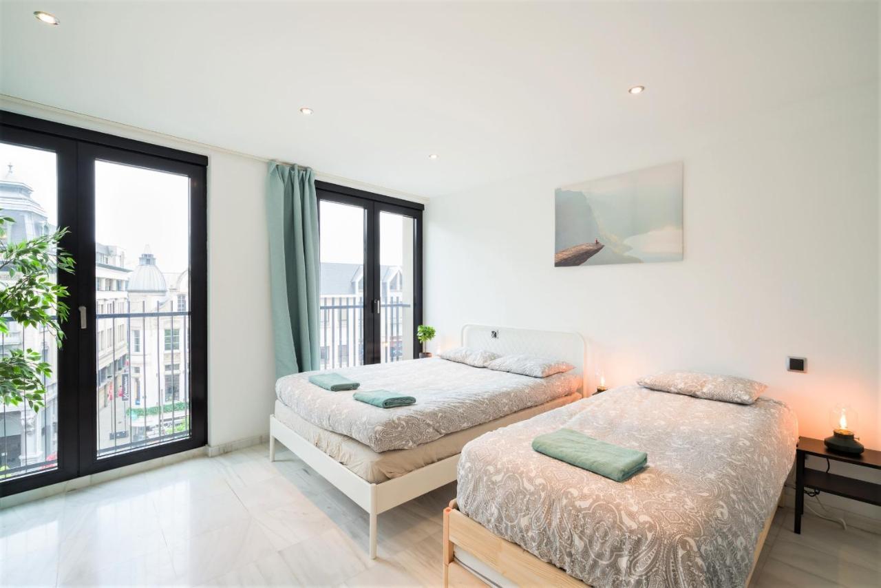 Apartment Marble In The Center Of *